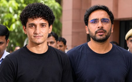 Illustration of two men in dark T-shirts walking outside a court building with police behind them