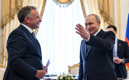Illustration of two men talking in an ornate palace room with a Russian flag behind them