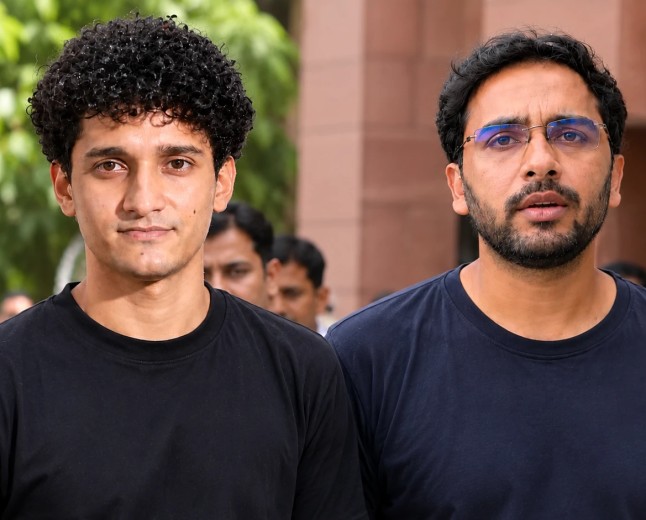 Illustration of two men in dark T-shirts walking outside a court building with police behind them