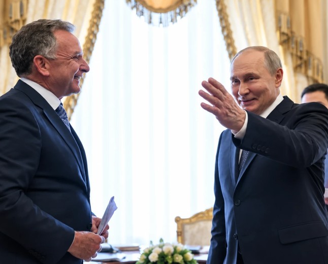 Illustration of two men talking in an ornate palace room with a Russian flag behind them